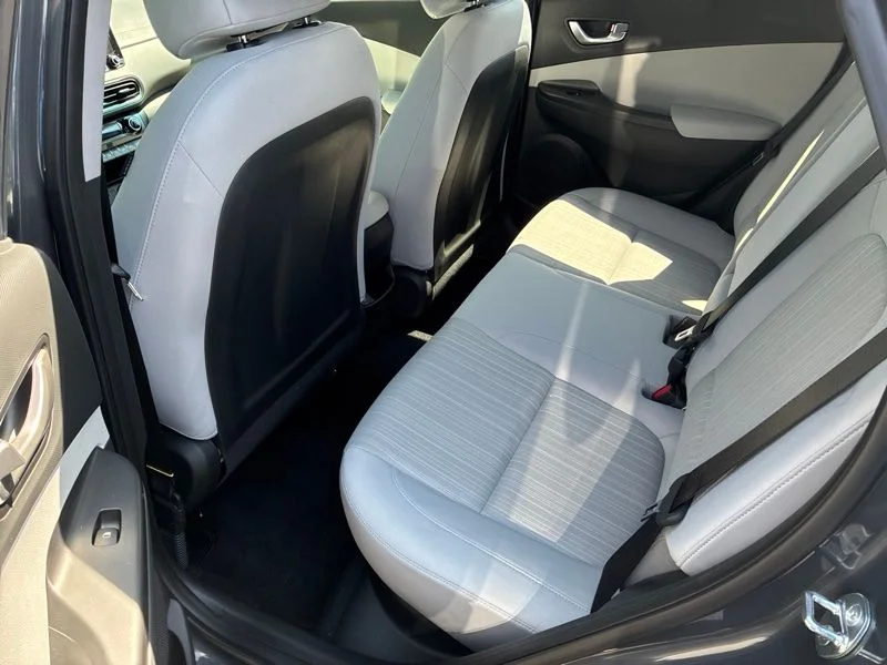 Used 2023 Gray Hyundai SEL image 4