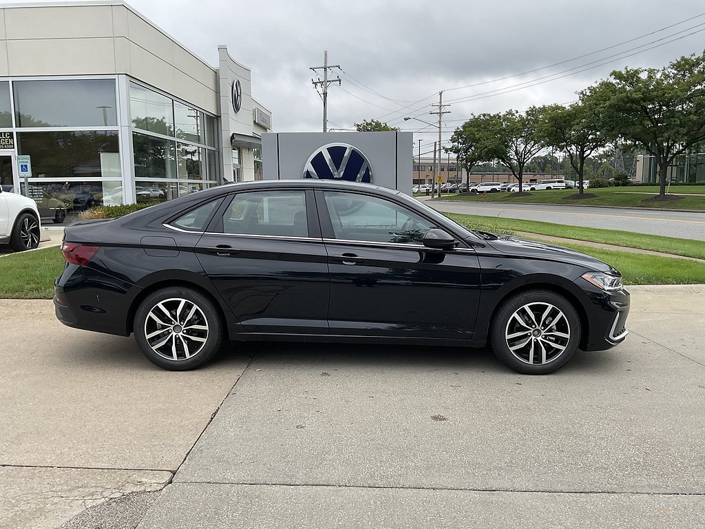 New 2027  Volkswagen SE image 3