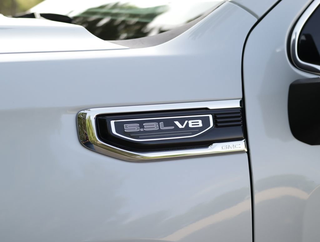 New 2026 Glacier White Tricoat GMC SLT image 38