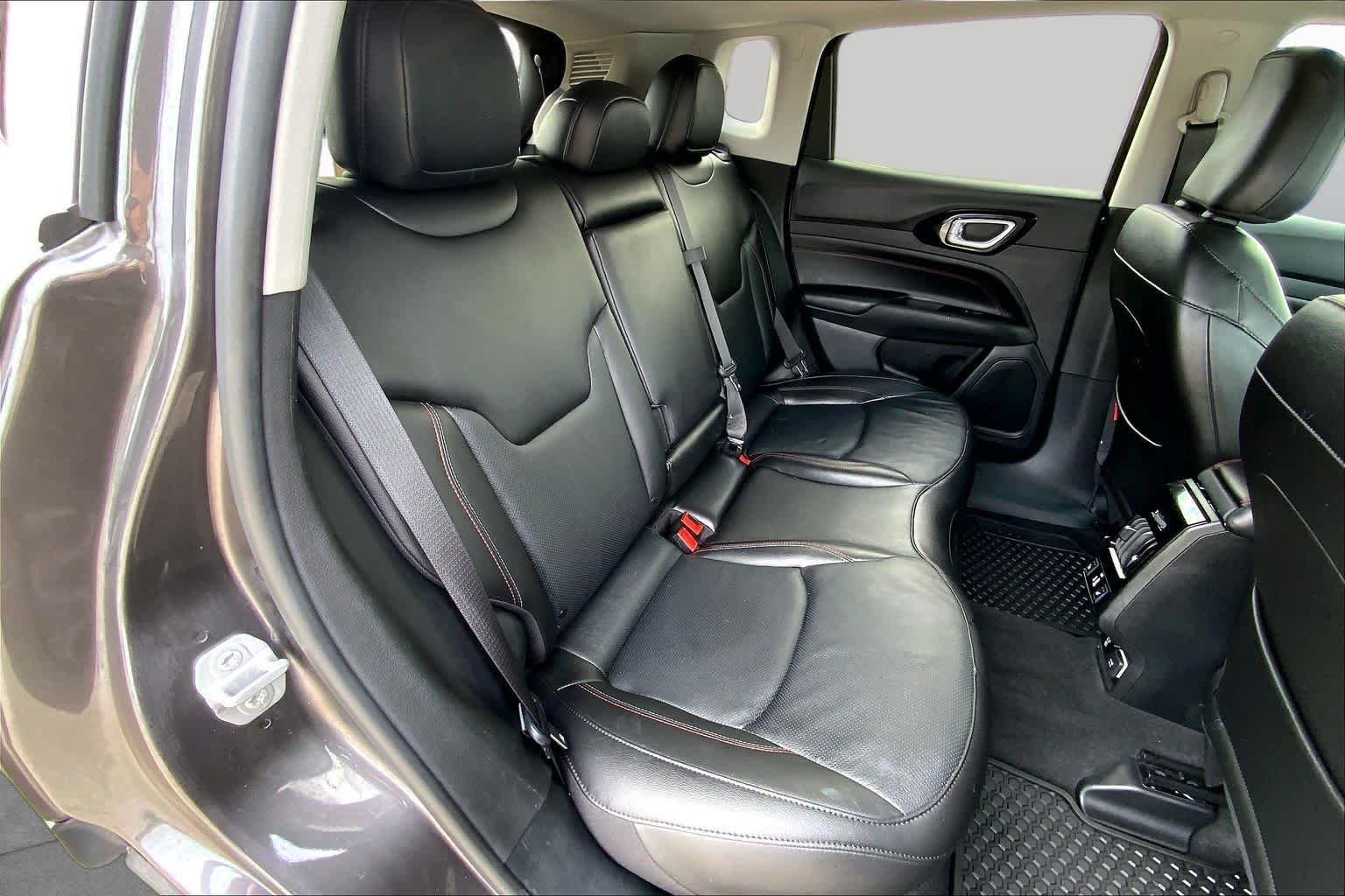 Used 2022 Granite Crystal Metallic Clearcoat Jeep Trailhawk image 16