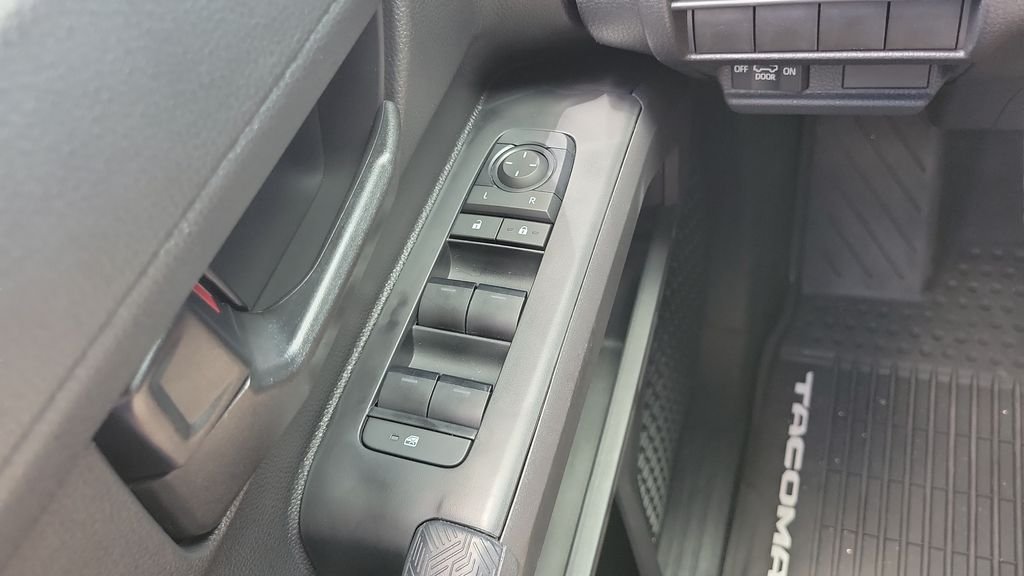 2026 Toyota Tacoma SR5 - Photo 18