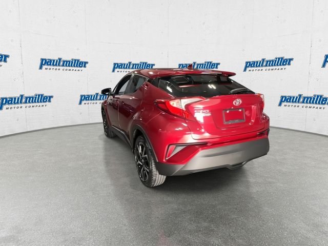 Certified Used 2018 Pearl Toyota XLE image 9