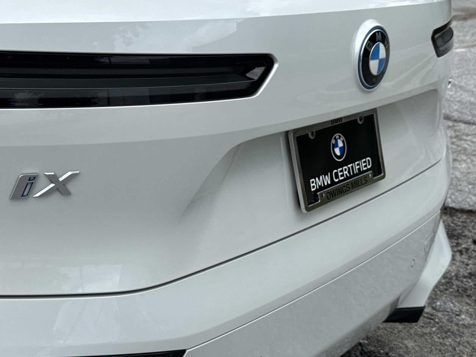 Certified Used 2024 Mineral White Metallic BMW xDrive50 image 11