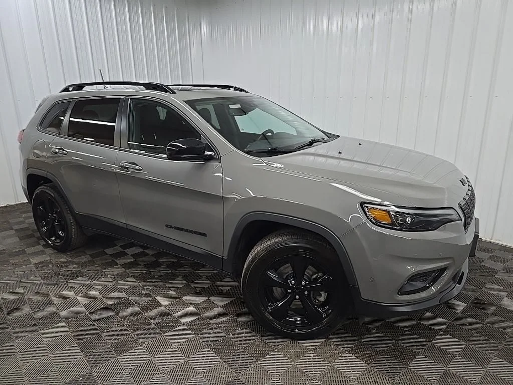 Used 2023 Gray Jeep Altitude image 7