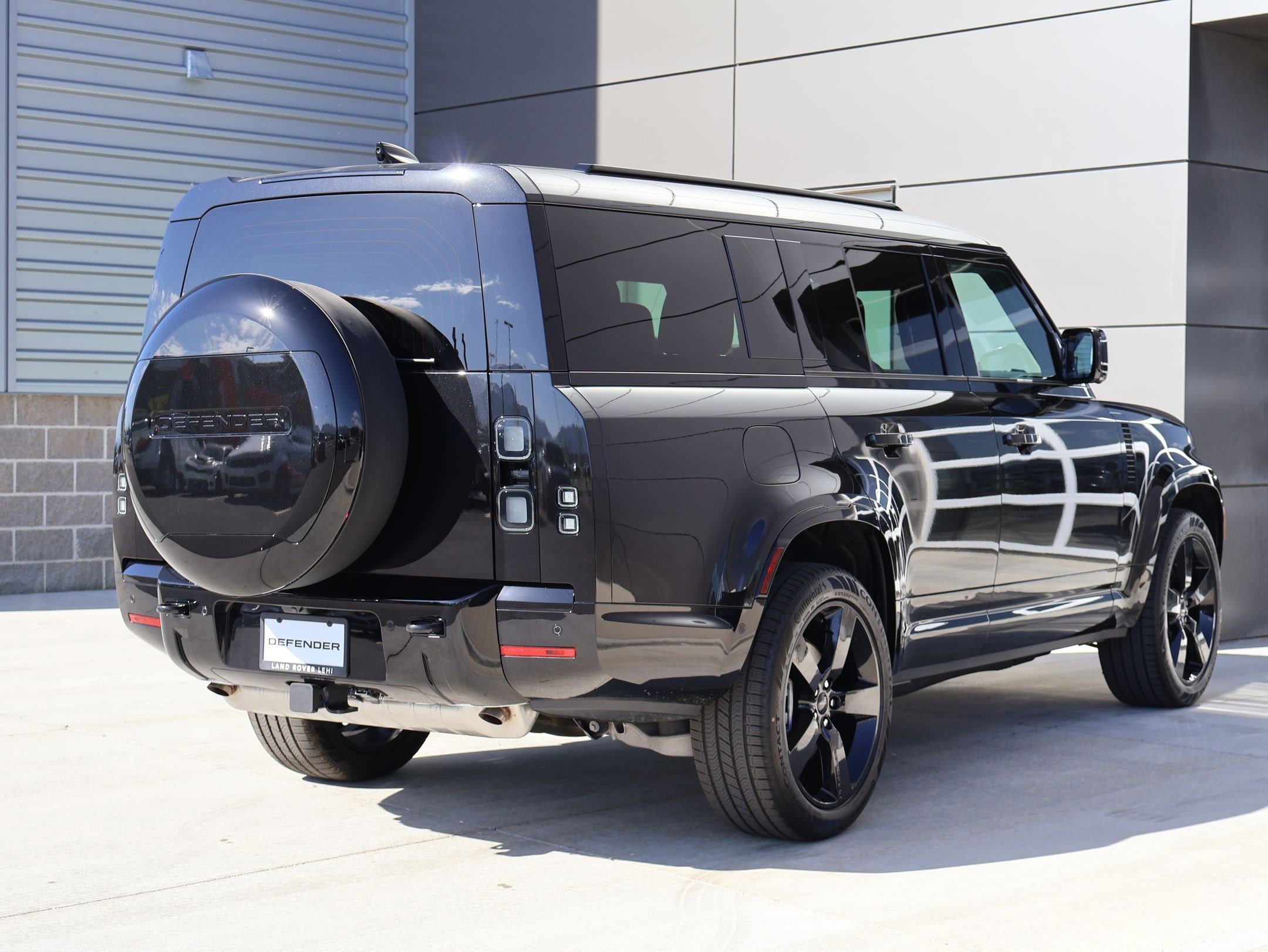 New 2026 Santorini Black LAND ROVER P400 X-Dynamic SE image 5