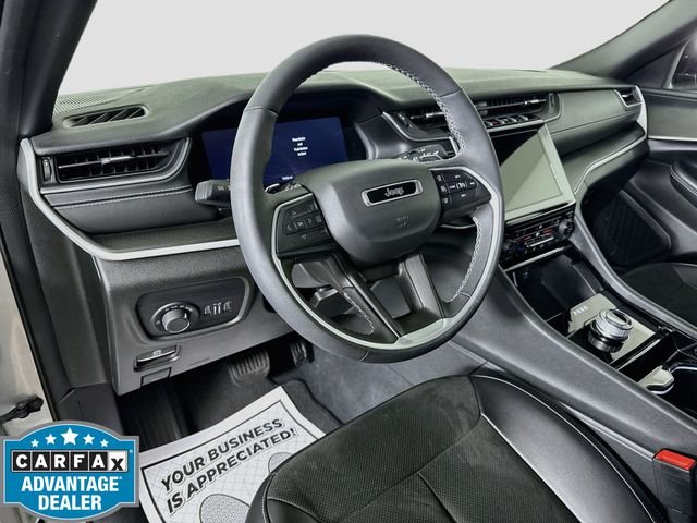 Used 2023 Silver Jeep Altitude image 9