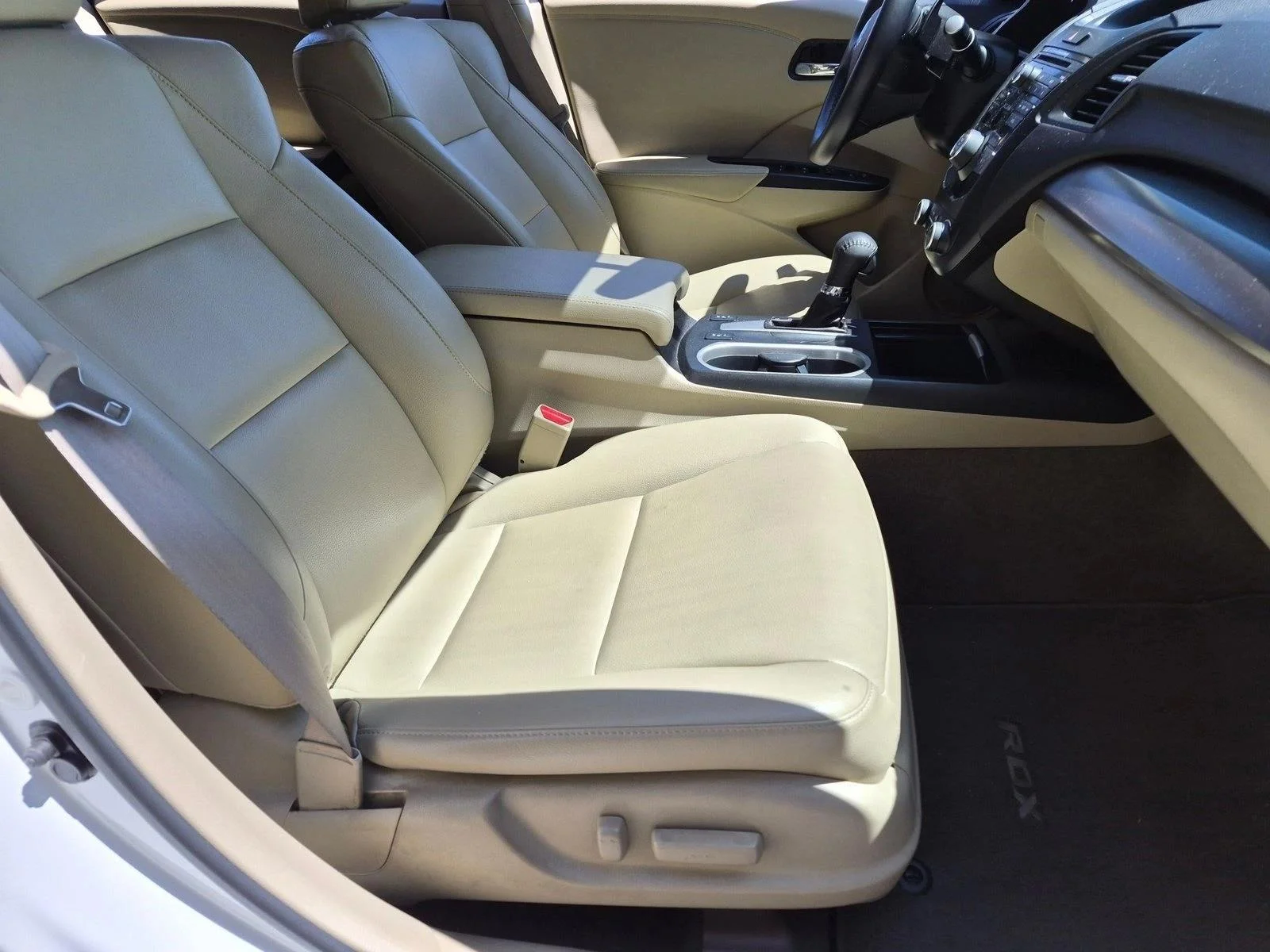 Used 2017 White Diamond Pear Acura  image 20