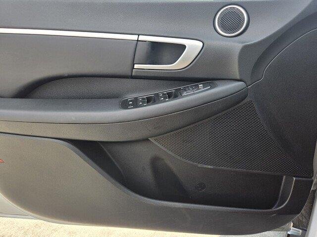 Used 2025 Aero Silver Hyundai SEL image 23
