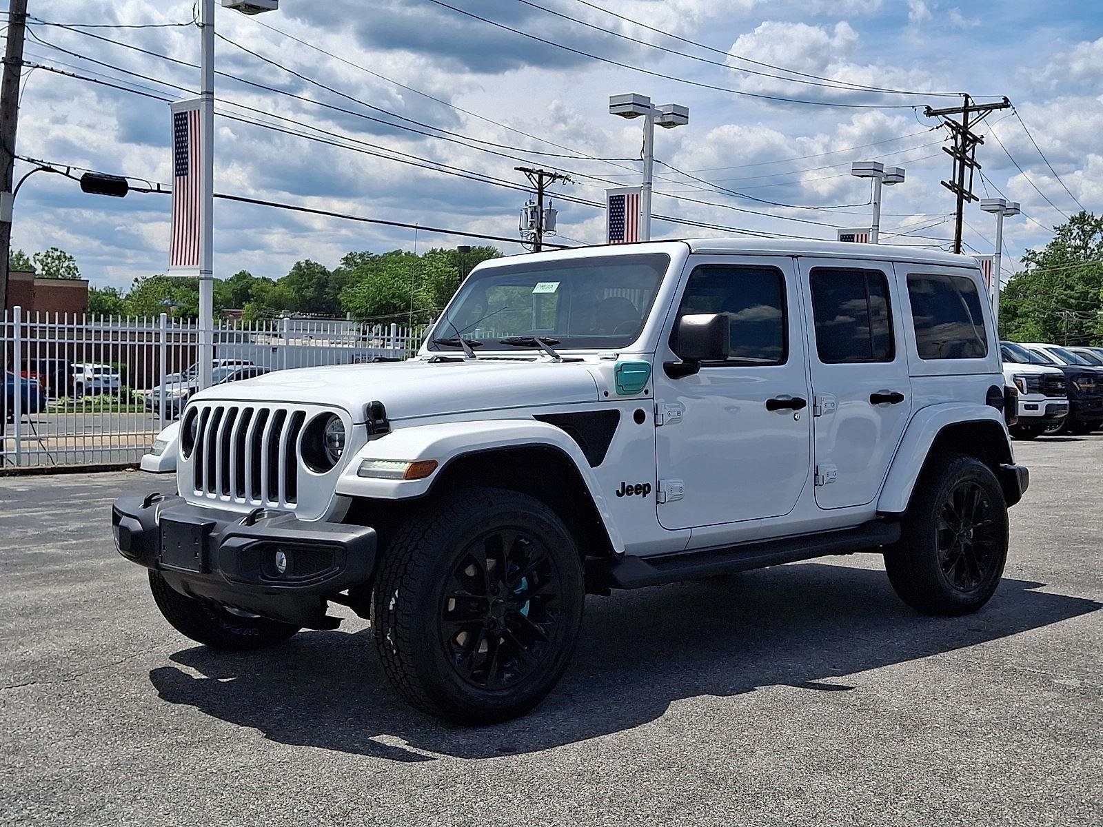 Used 2021 Bright White Clearcoat Jeep Unlimited Sahara image 3