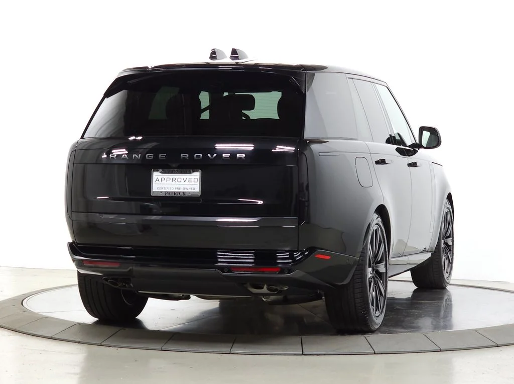 Certified Used 2025 Black Land Rover SE image 7