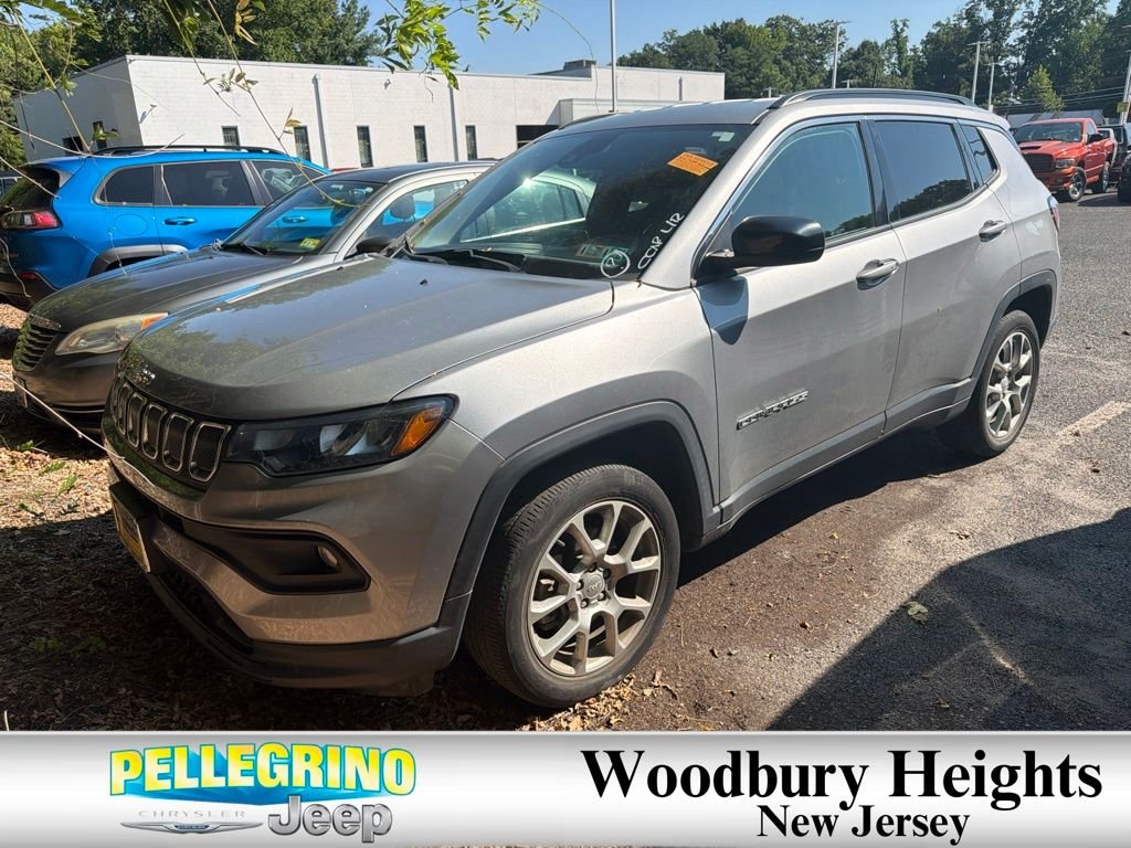 Used 2022 Silver Jeep Latitude Lux image 1
