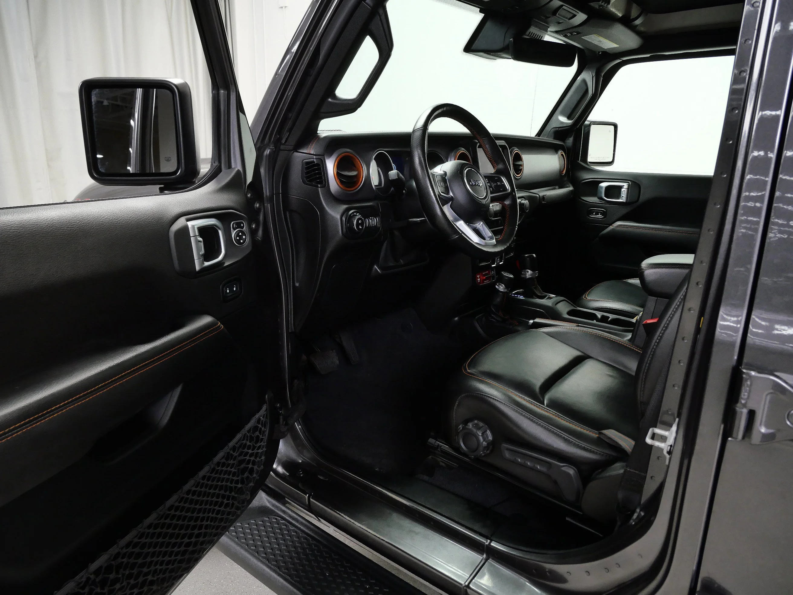 Used 2021 Granite Crystal Metallic Clearcoat Jeep Mojave 4x4 image 14