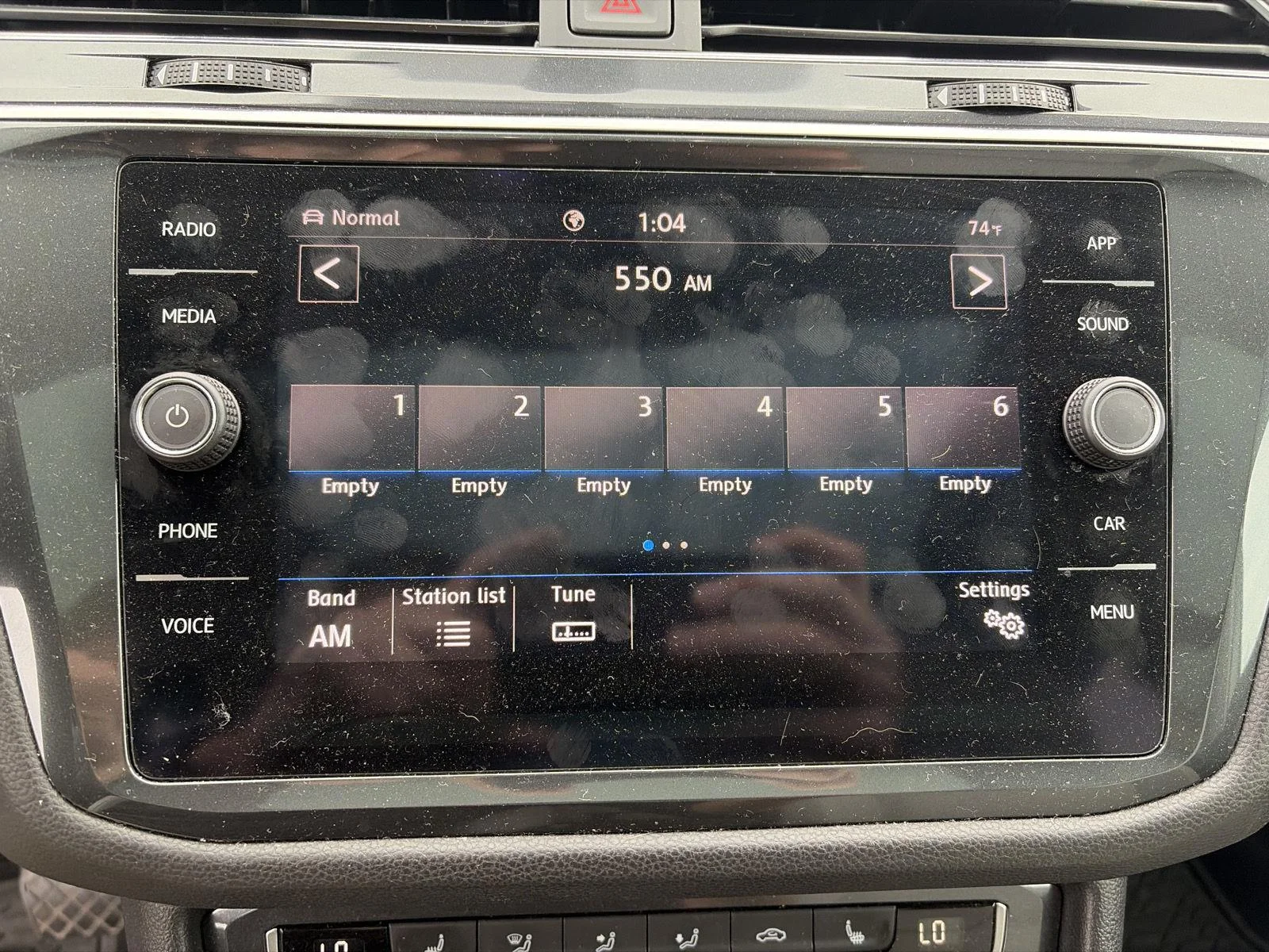 Used 2020 Pyrite Silver Metallic Volkswagen SE image 19