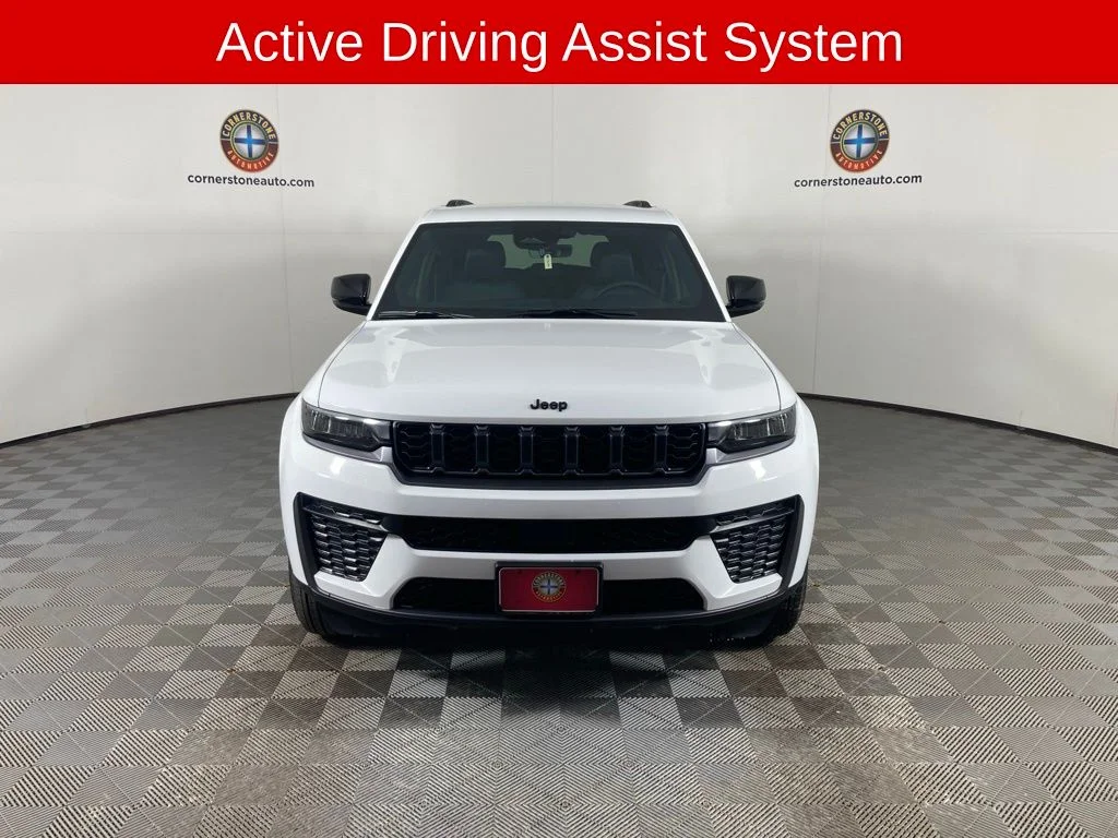New 2026 Bright White Clear-Coat Exterior Paint Jeep Altitude image 16
