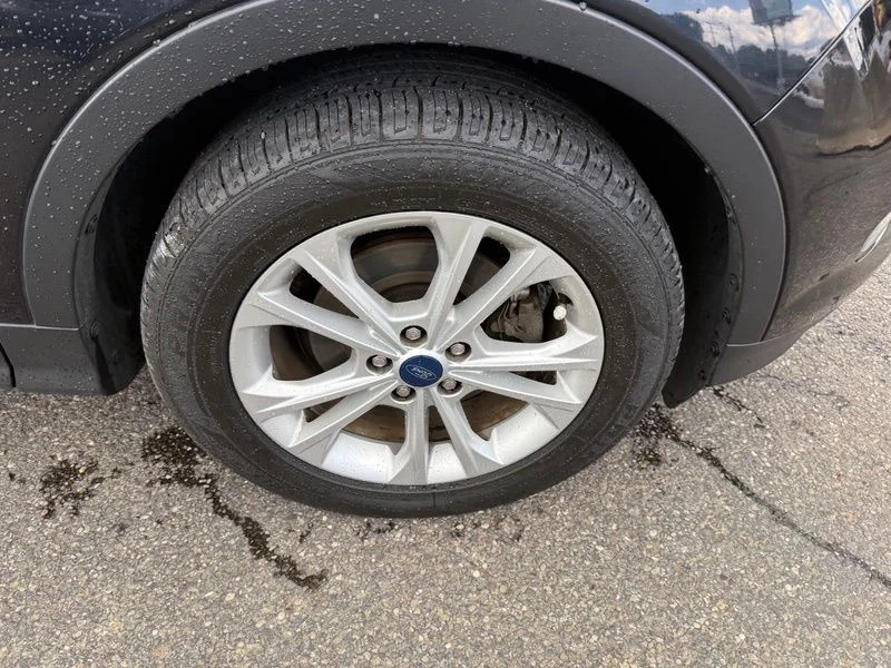 Used 2019 Black Ford SE image 17