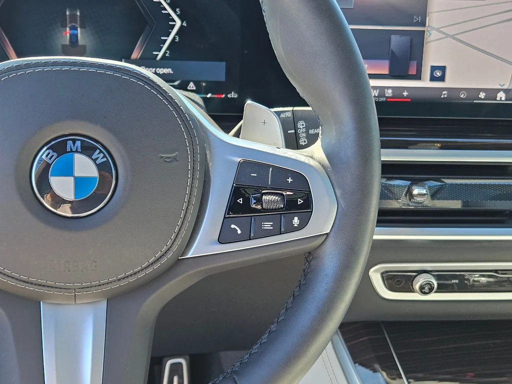 Used 2026 Black Sapphire Metallic BMW xDrive40i image 29