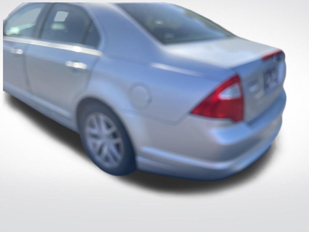 Used 2010 Silver Ford SE image 6