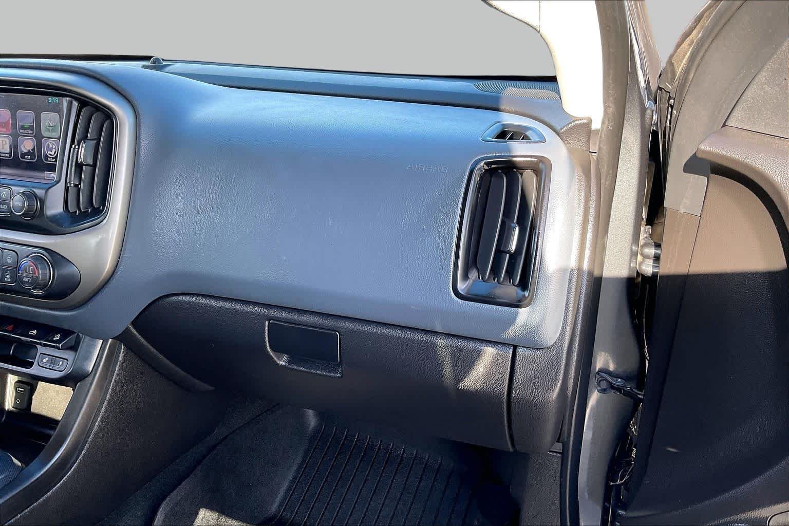 Used 2016 CYBER GRAY METALLIC Chevrolet 4WD Z71 image 19