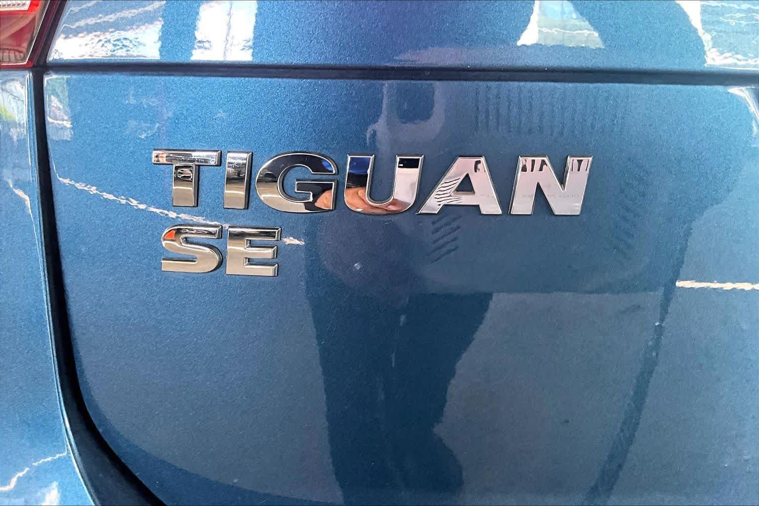 Used 2019 Silk Blue Metallic Volkswagen SE image 29