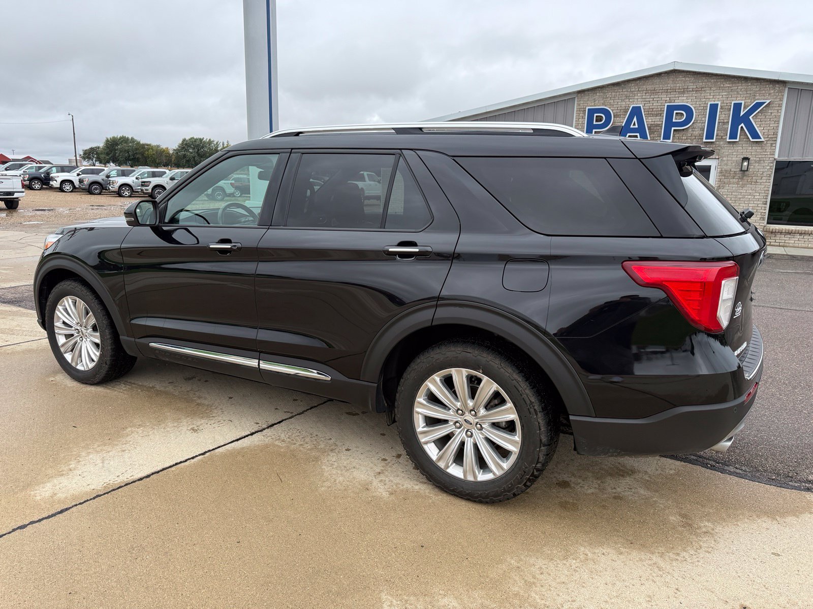 Certified Used 2020 Black Metallic Ford Limited image 4