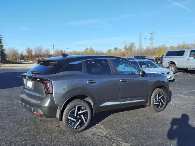 Used 2025 Gray Nissan SV image 4