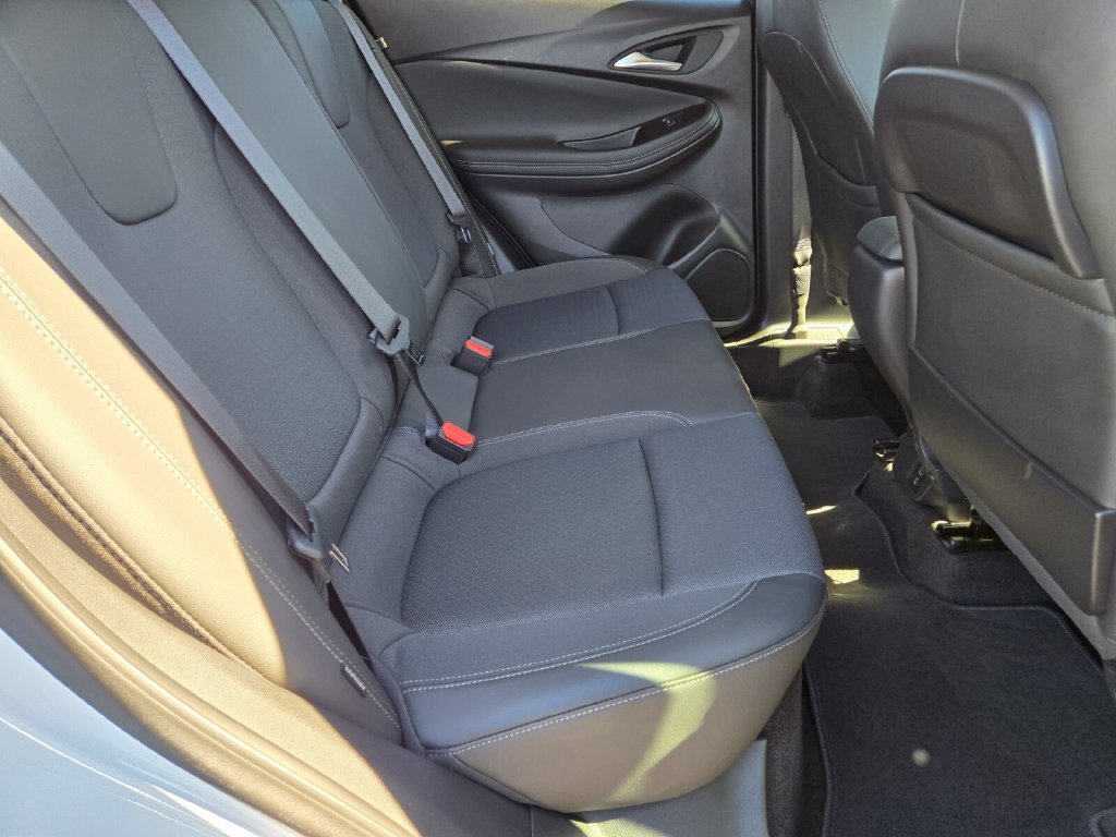 Used 2023 SUMMIT WHITE Buick Preferred image 14