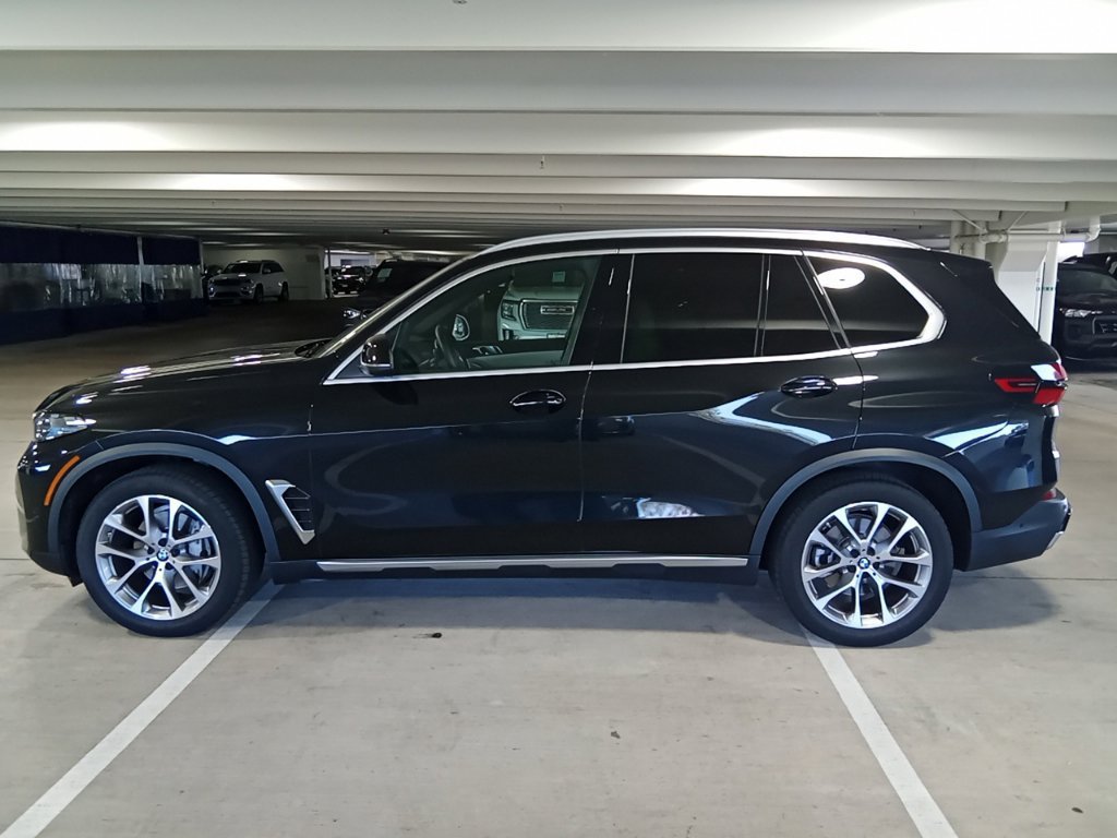 Used 2025 Black Sapphire Metallic BMW xDrive40i image 8