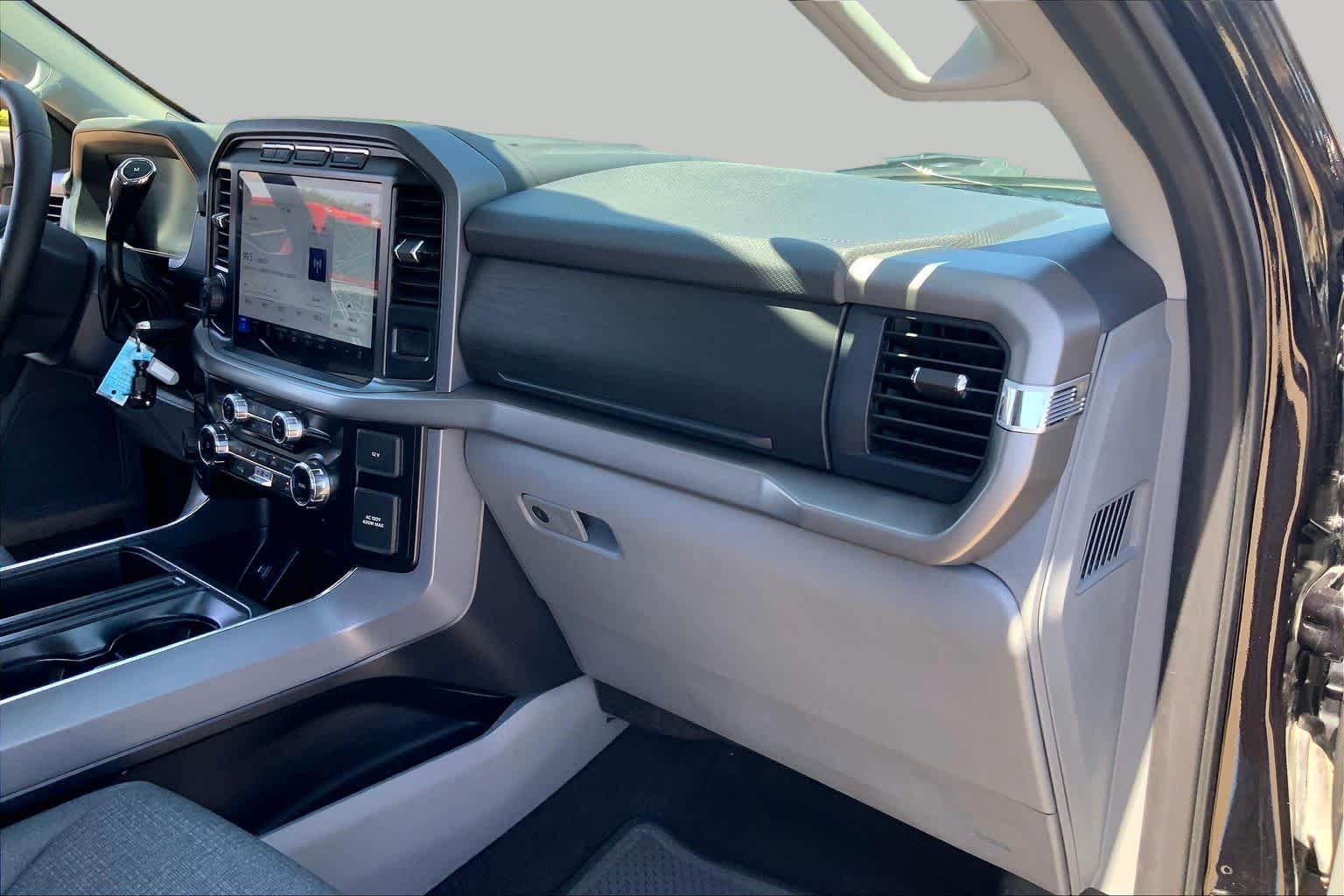 Used 2024 Agate Black Metallic Ford XLT image 19