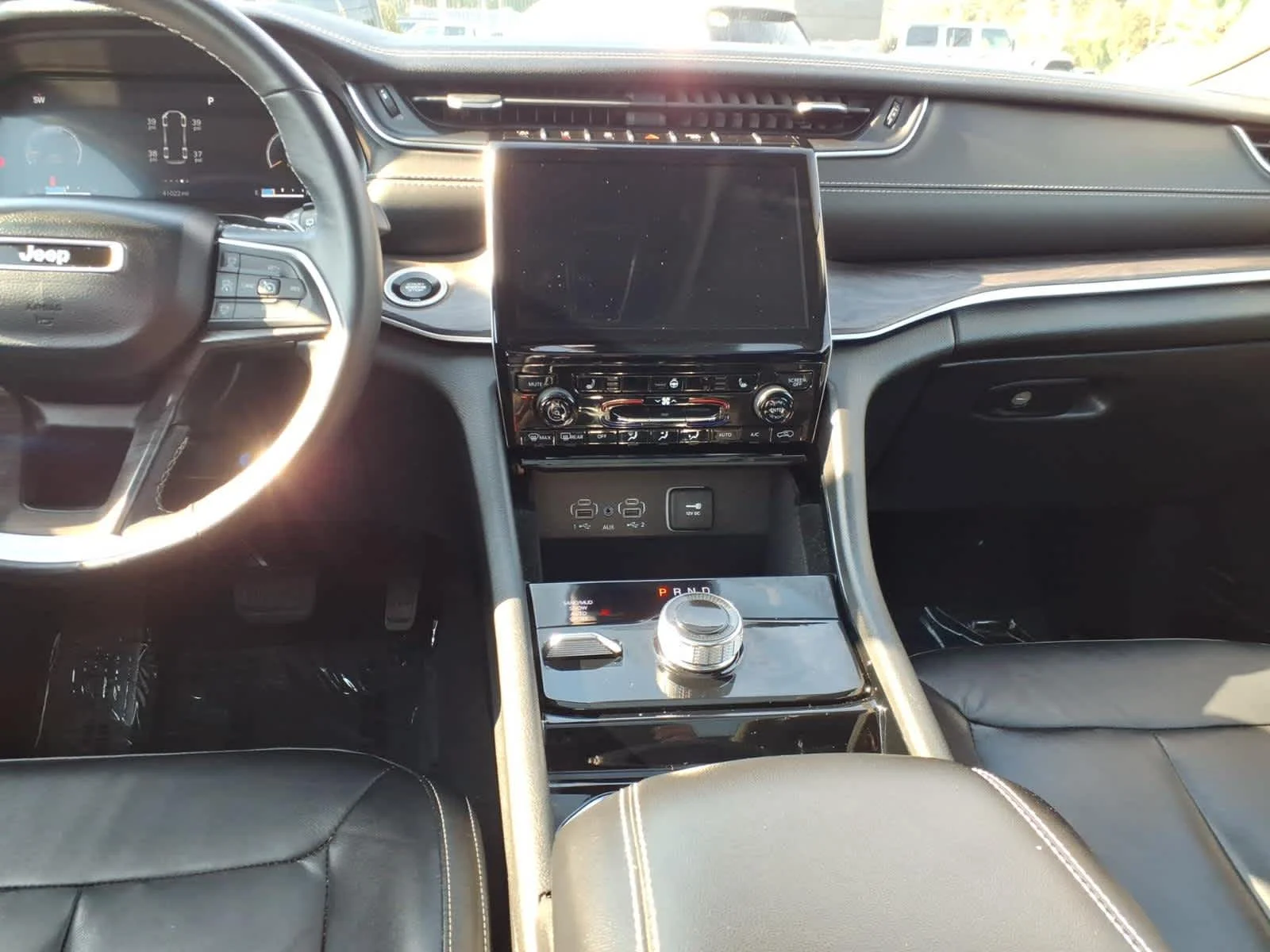 Used 2022 Diamond Black Crystal Pearlcoat Jeep Limited image 14