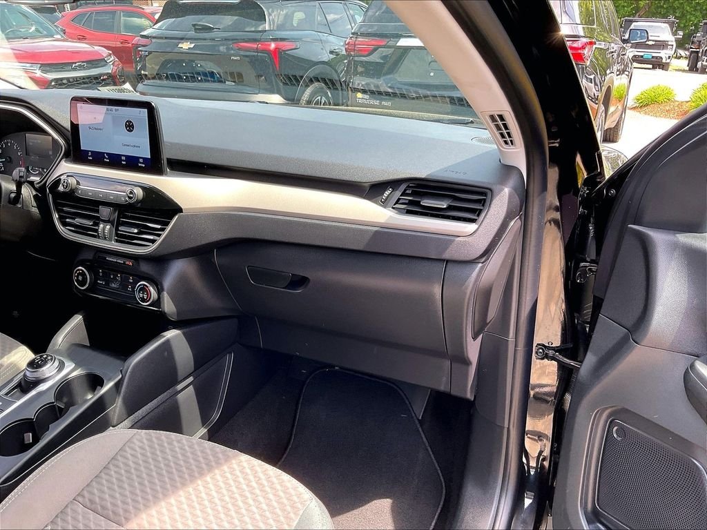 Used 2022 Black Metallic Ford SE image 13