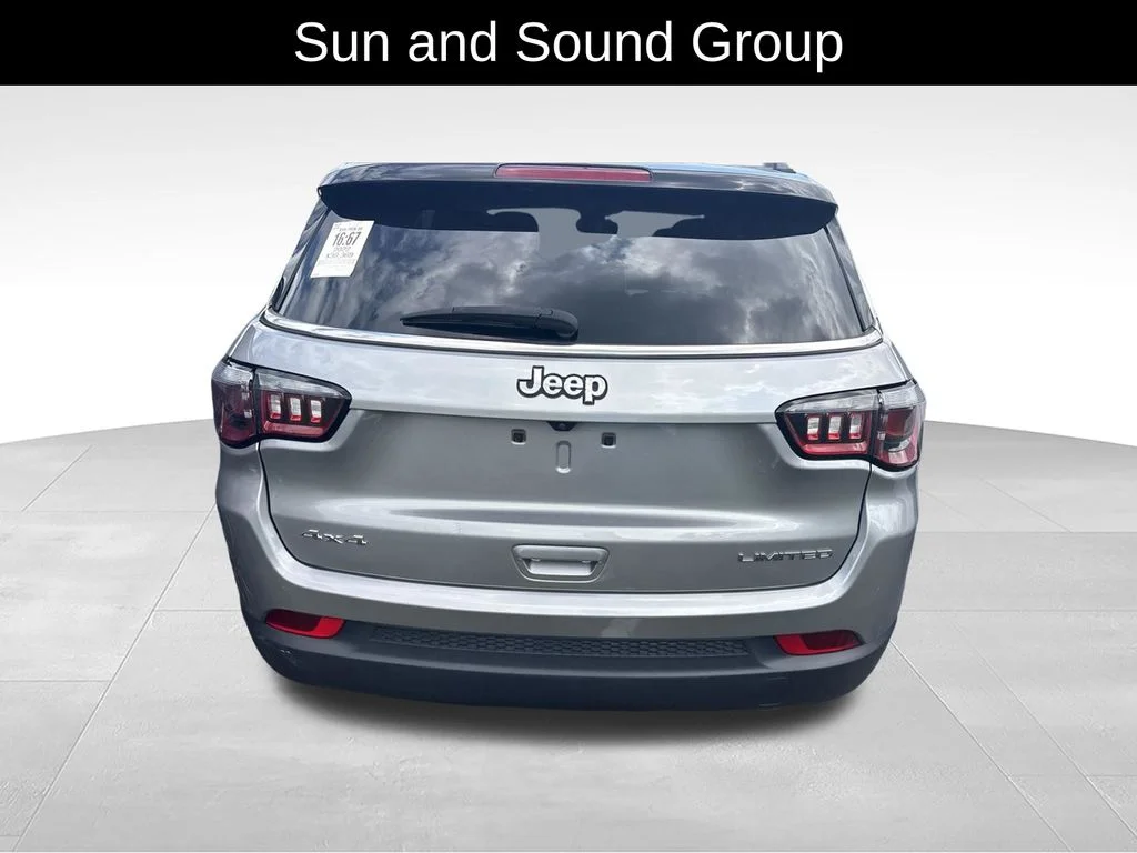 Used 2022 Silver Jeep Limited image 3