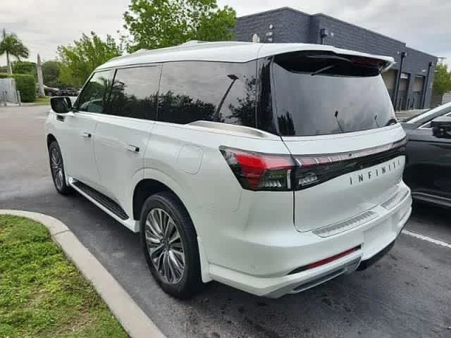 Certified Used 2025 Radiant White INFINITI LUXE image 8