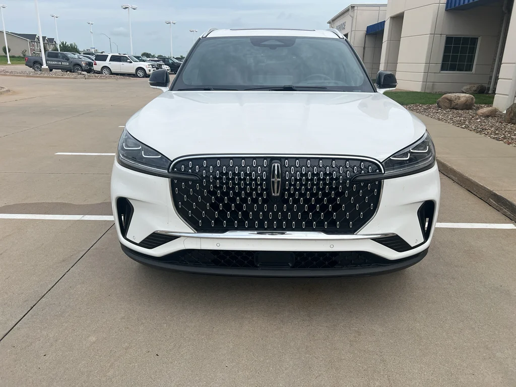 New 2026 Pristine White Metallic Tri-Coat Lincoln Reserve® image 3