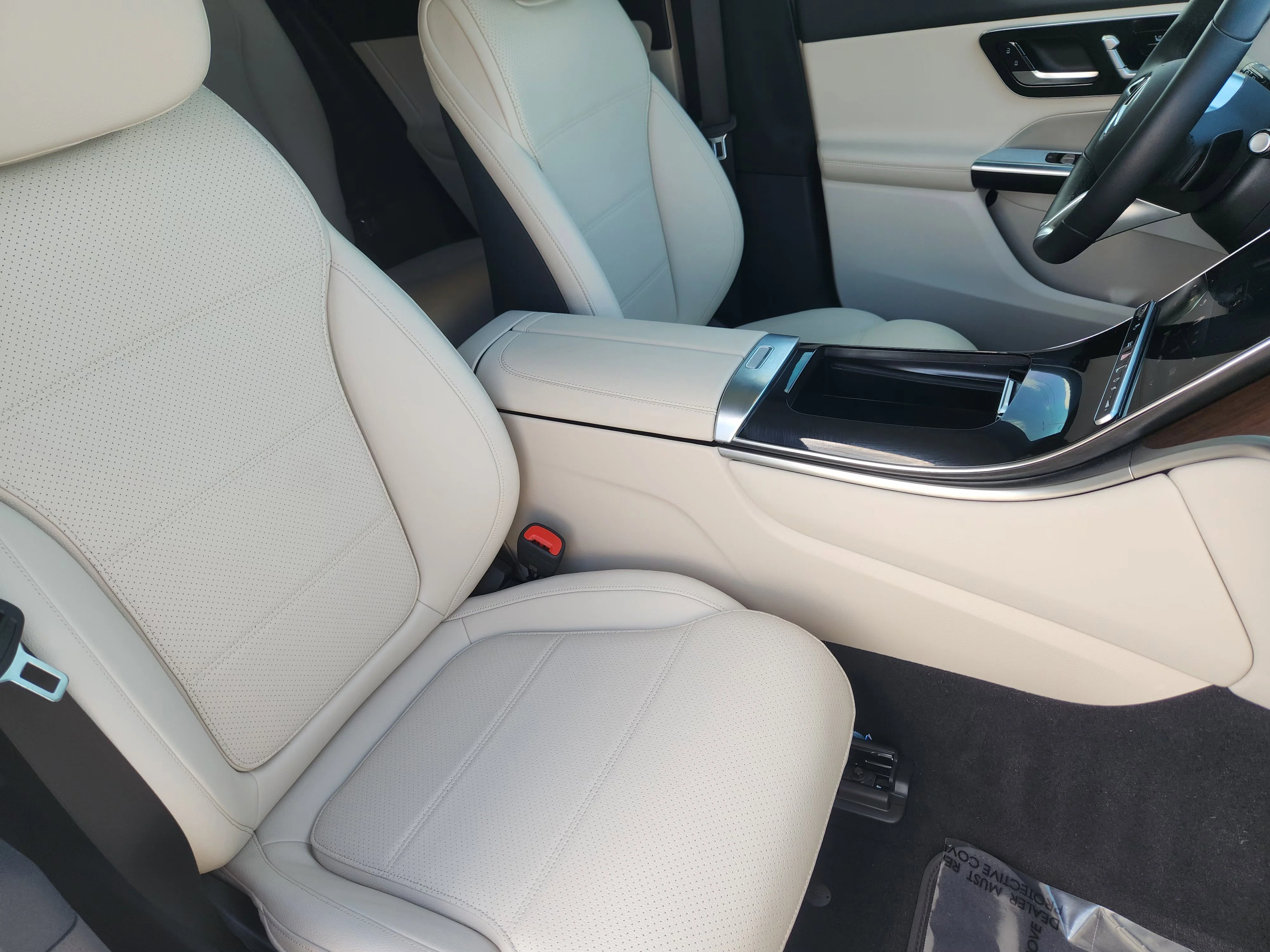 Used 2025  Mercedes-Benz GLC 300 Base image 14