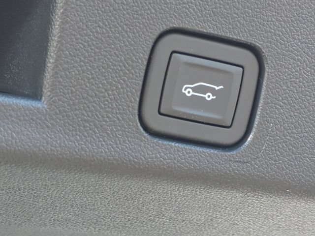 New 2027 Summit White Chevrolet LT image 32