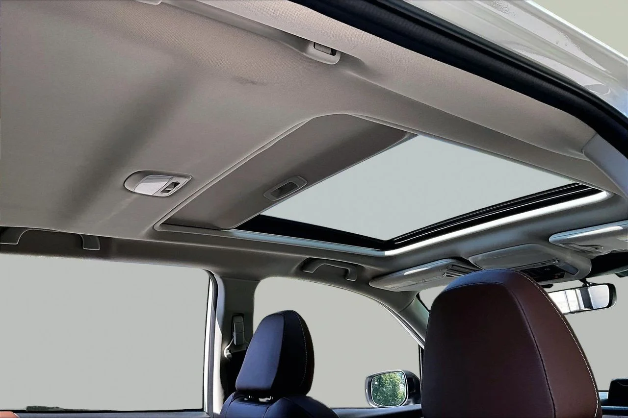 Used 2022 White Subaru Touring image 16
