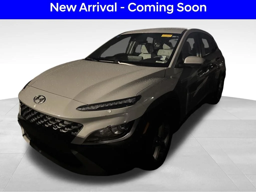 Certified Used 2022 Silver Hyundai SE image 2