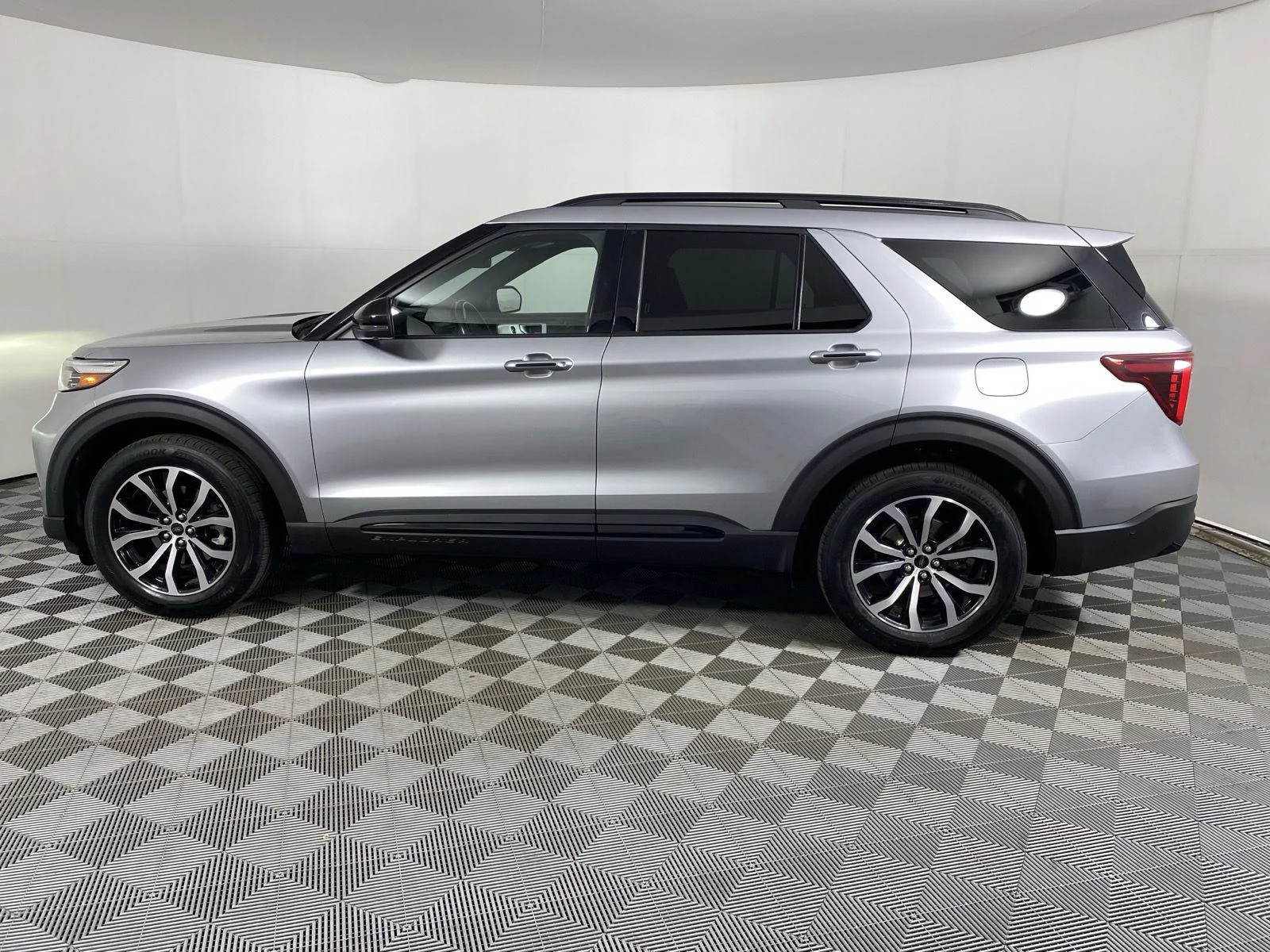 Used 2021 Iconic Silver Ford ST image 4