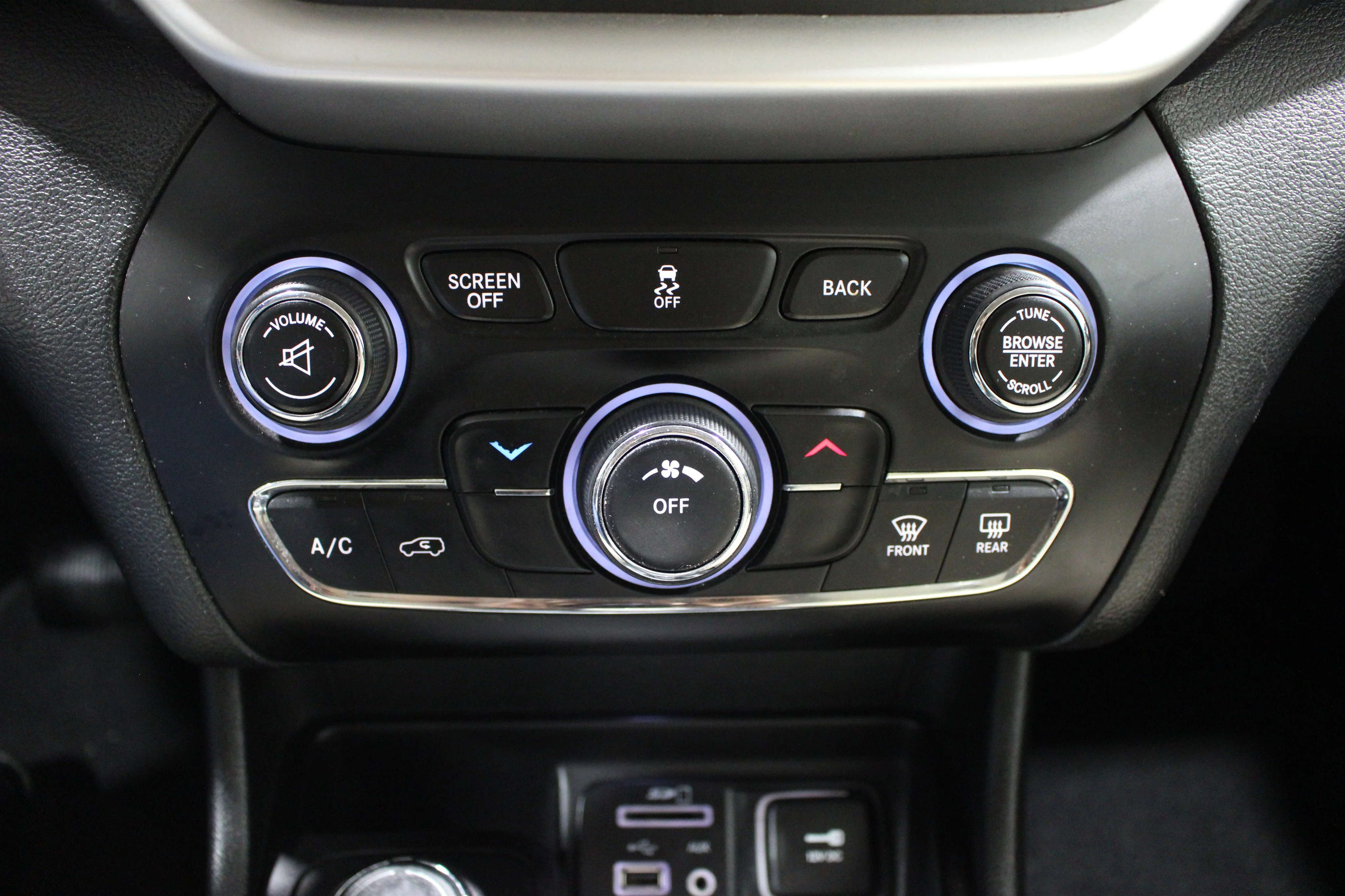 2015 Jeep Cherokee Latitude - Photo 13