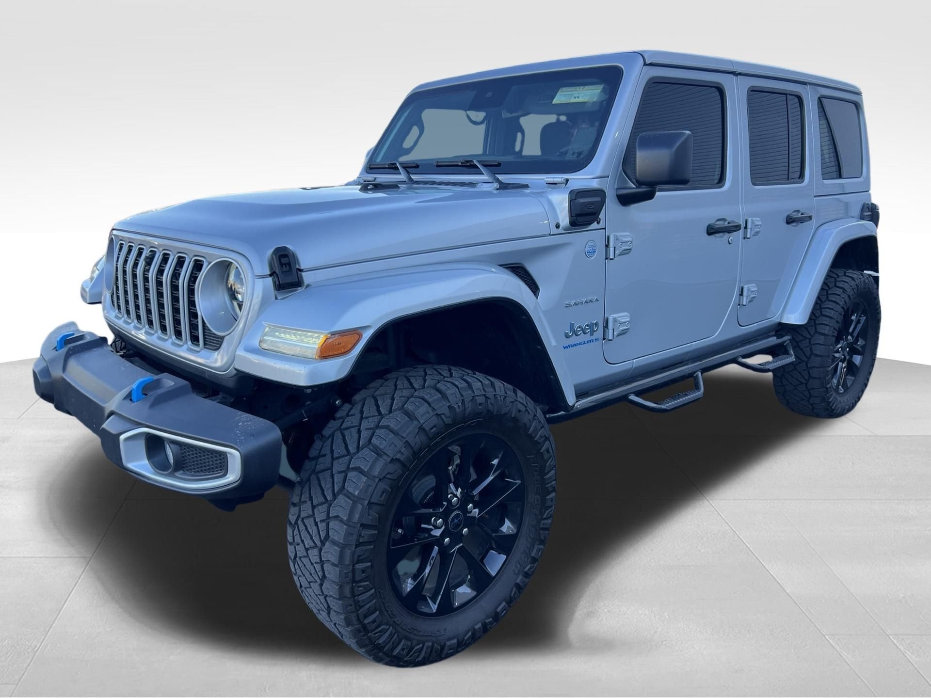 Used 2024 Silver Jeep Sahara 4xe image 9