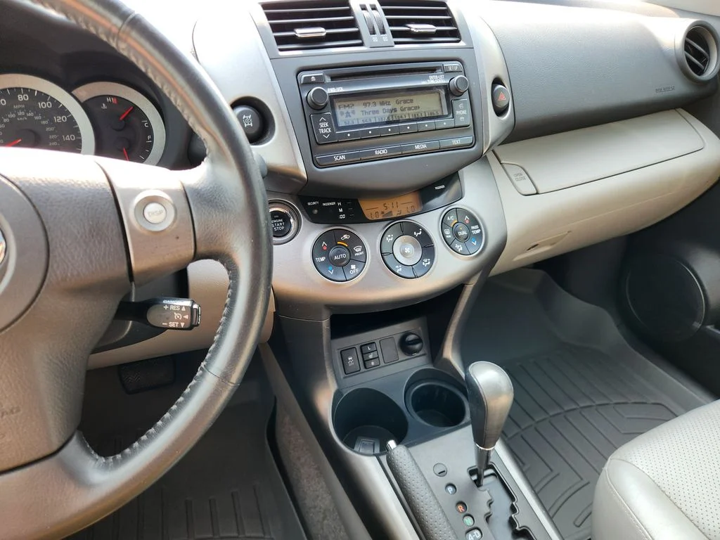 Used 2012 Blizzard Pearl Toyota Limited image 28