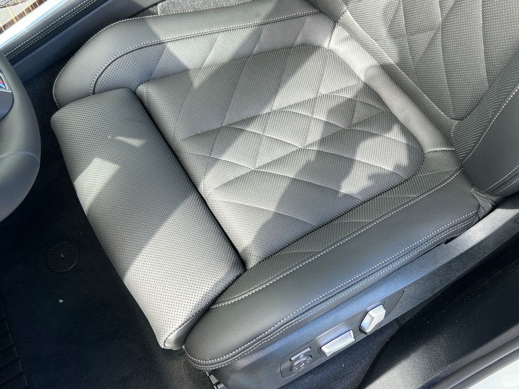 New 2026 Mineral White Metallic BMW xDrive50e image 15