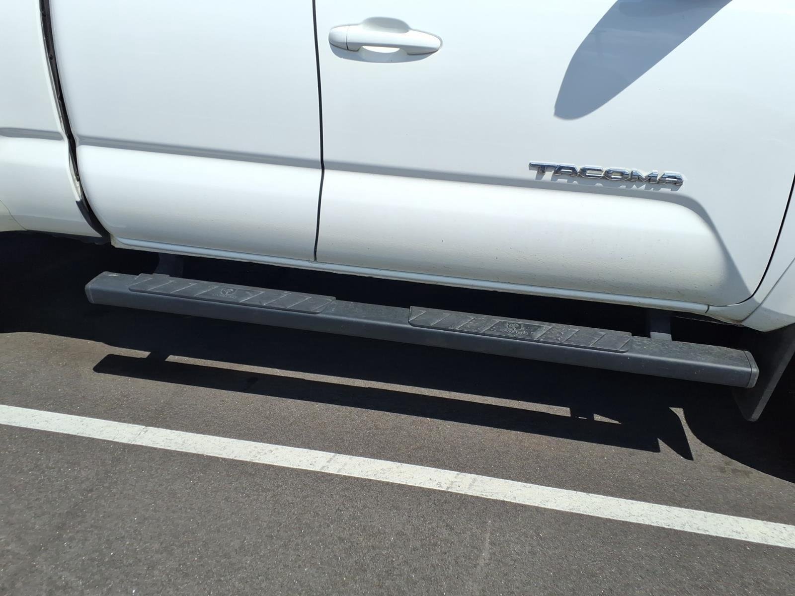 Used 2017  Toyota SR image 6