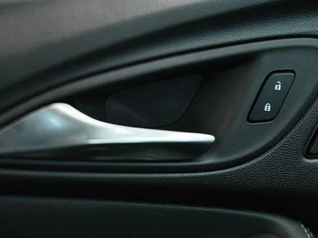 Used 2025 Ebony Twilight Metallic Buick Avenir image 17