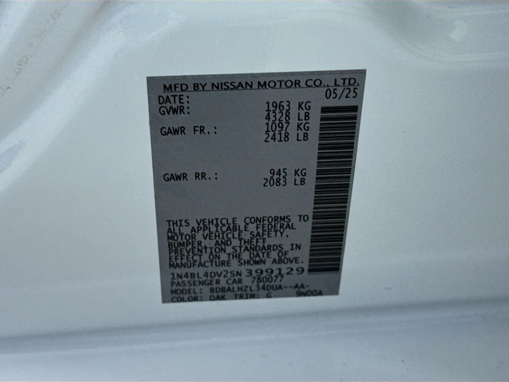 Used 2025 White Nissan 2.5 SV image 38