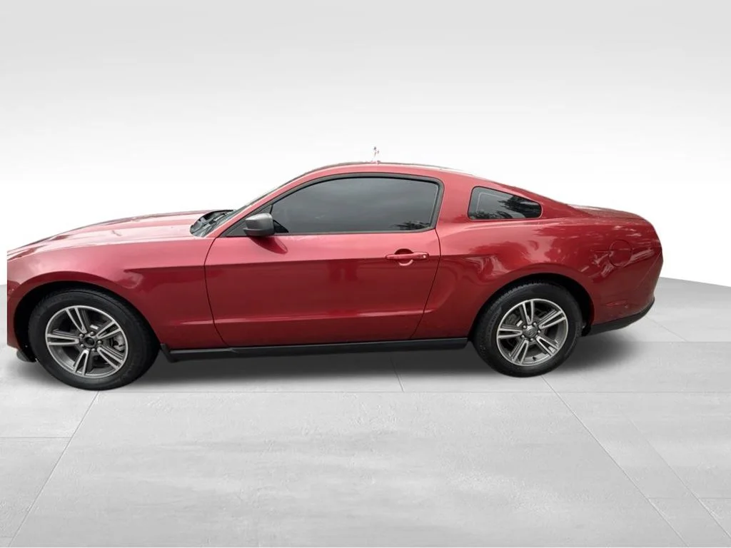 Used 2012 Red Ford V6 Premium image 2