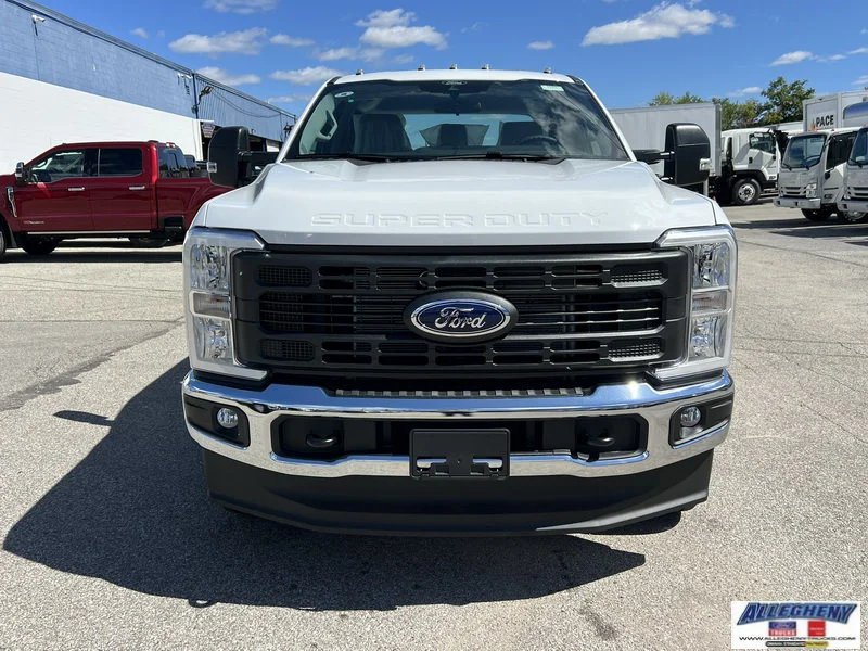 New 2026 Oxford White Ford XL image 3