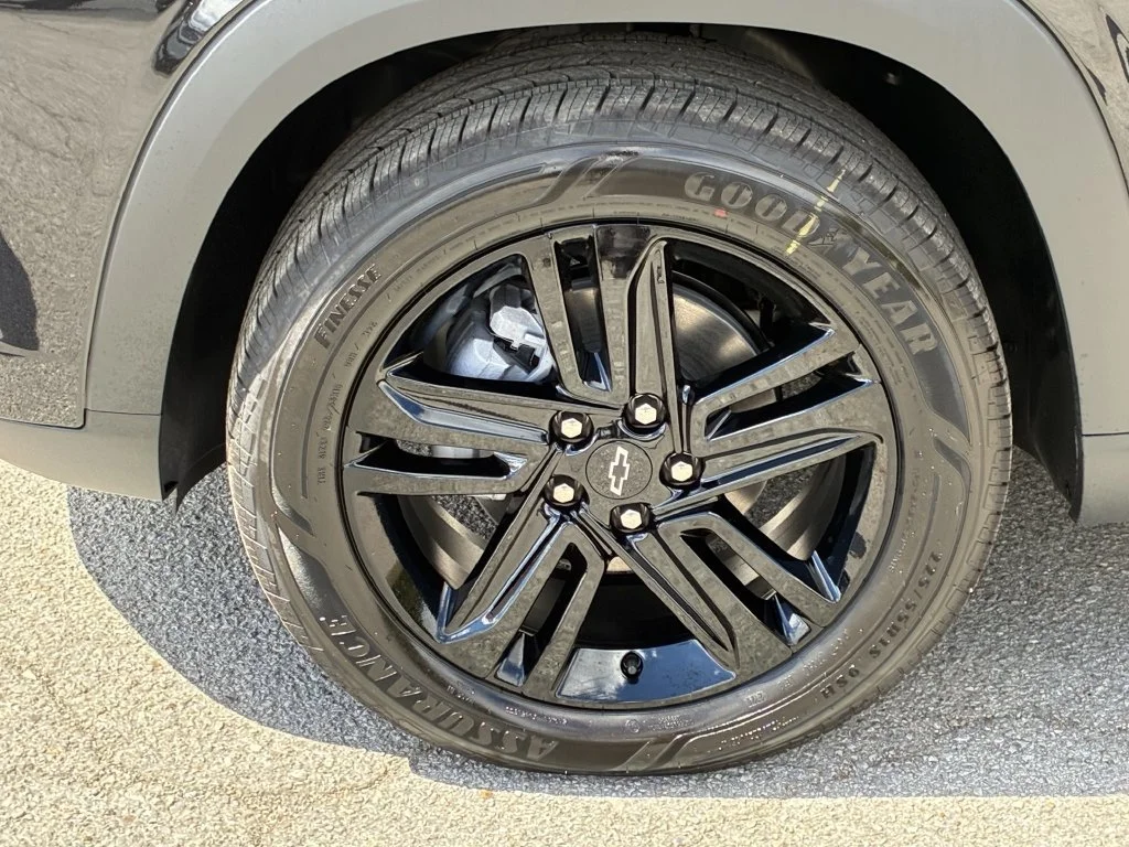 New 2026 Mosaic Black Metallic Chevrolet ACTIV image 10
