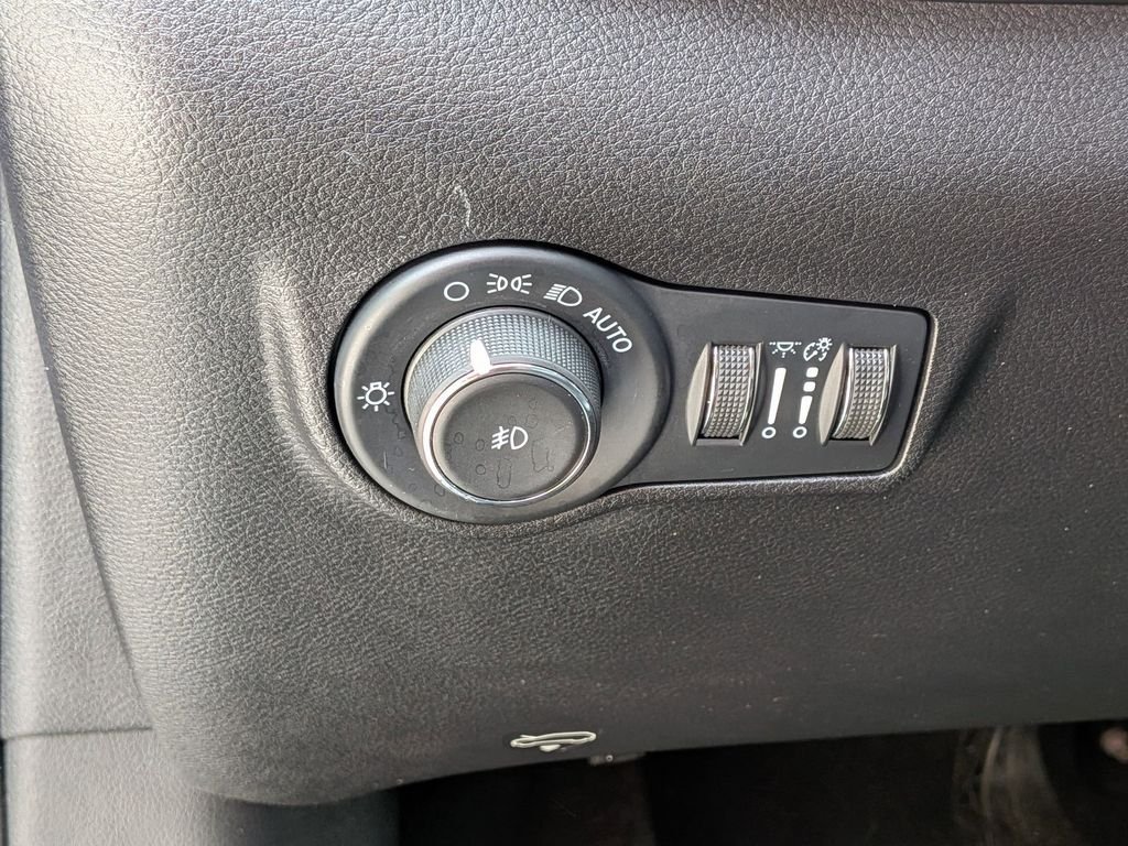 Used 2022 Gray Jeep Limited image 14
