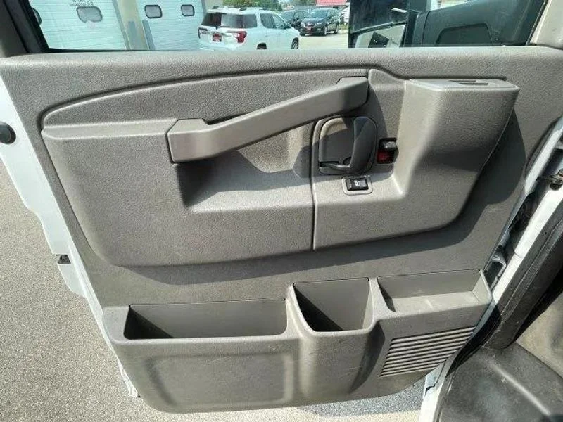Used 2020 Summit White Chevrolet Work Van image 9
